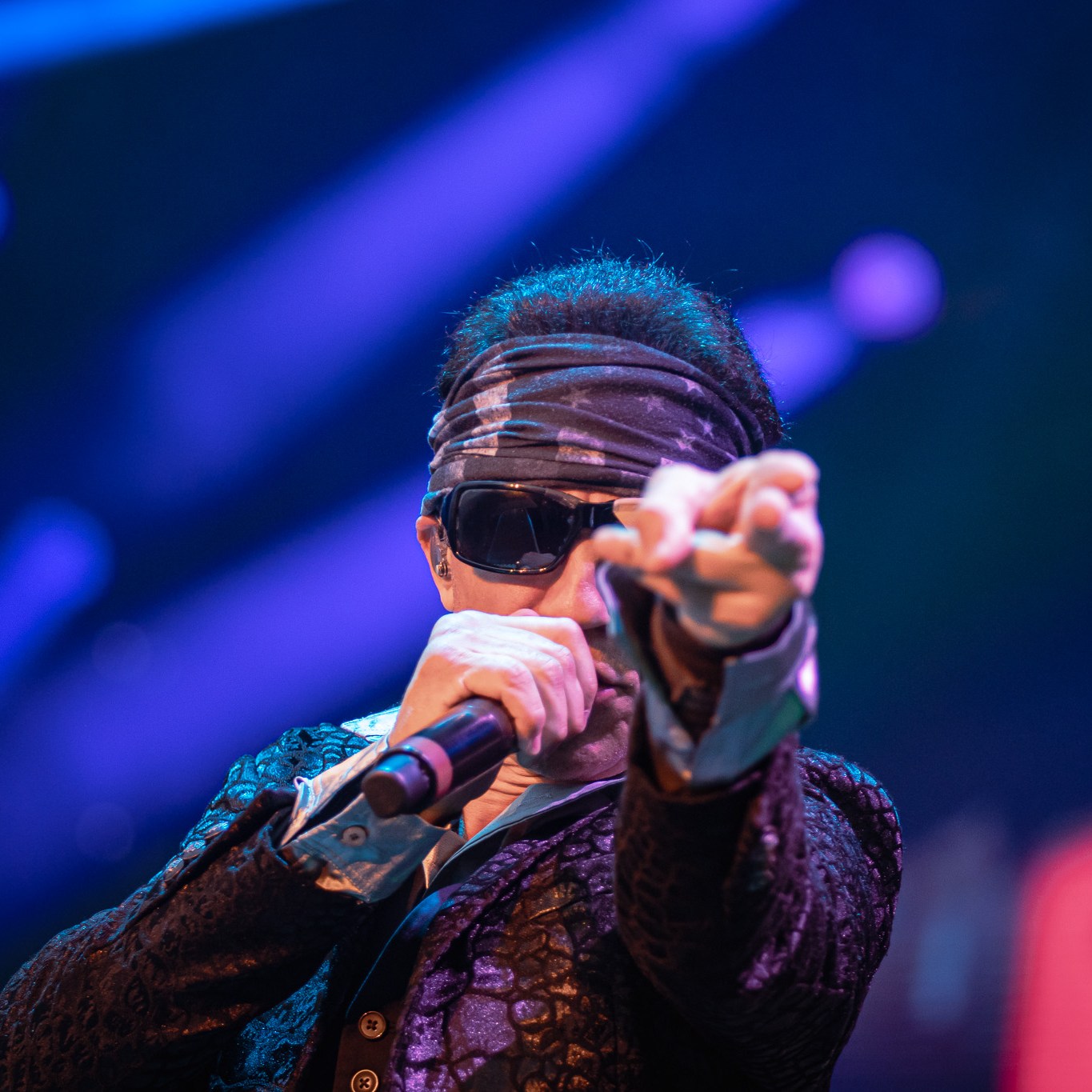 Extreme band's lead singer points finger toward the crowd